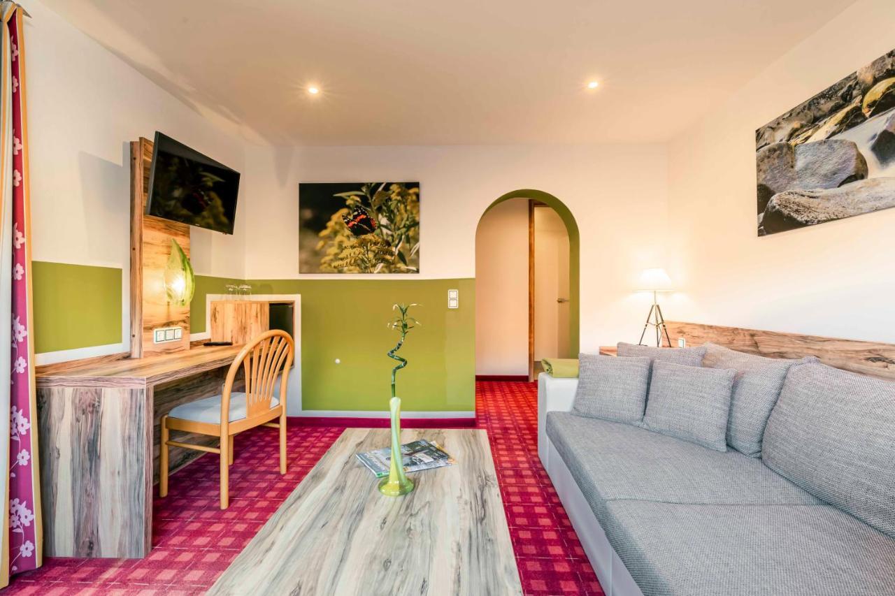 Landhotel Gruenwies -Bonsai-Wellness Garni (Adults Only) 로베르크 외부 사진