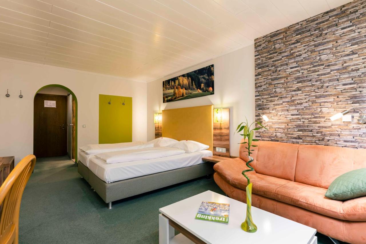 Landhotel Gruenwies -Bonsai-Wellness Garni (Adults Only) 로베르크 외부 사진